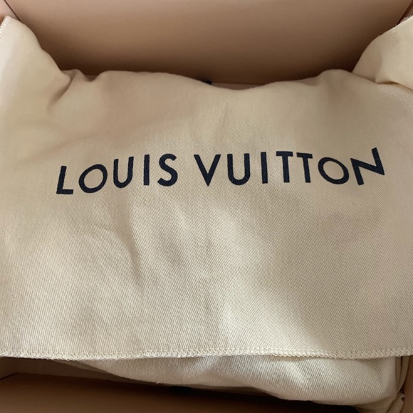 Authentic Louis Vuitton Vernis Reade PM - Picture 8 of 8